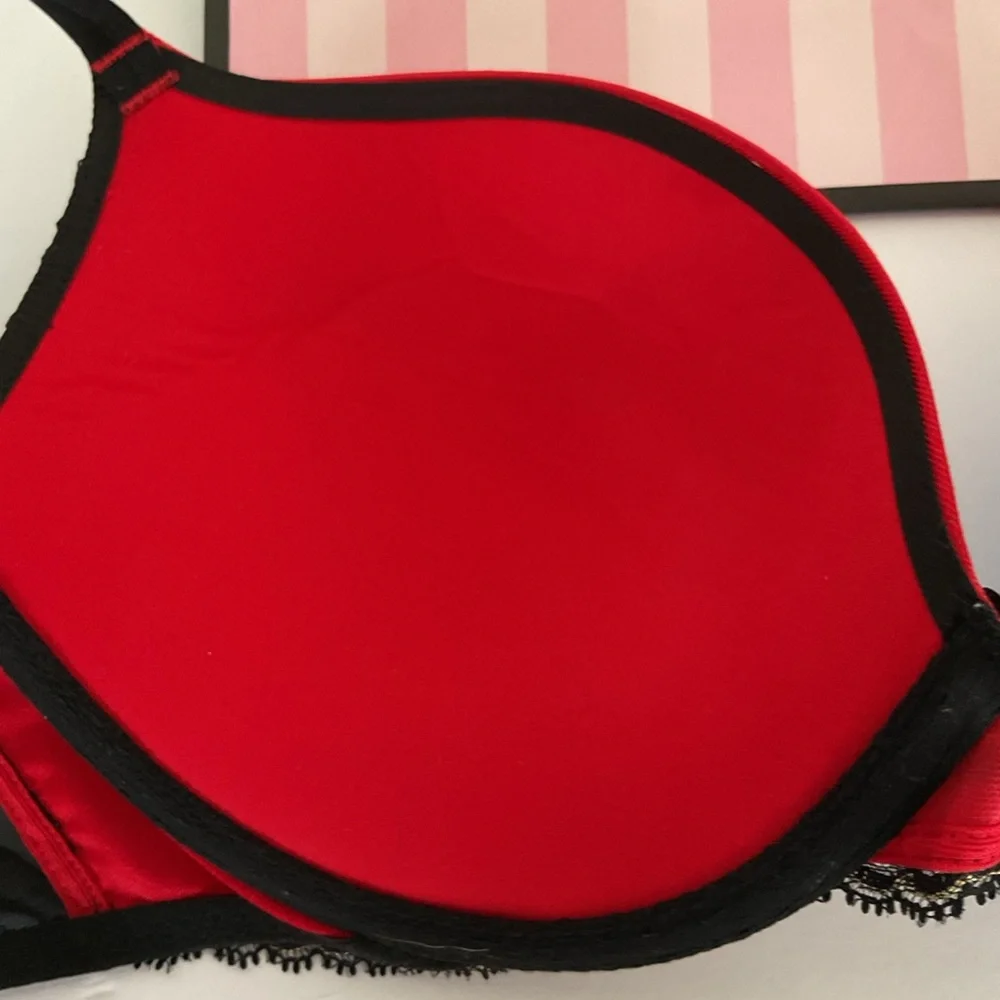 Victorias Secret Very Sexy Plunge Bra NWOT  size 34D